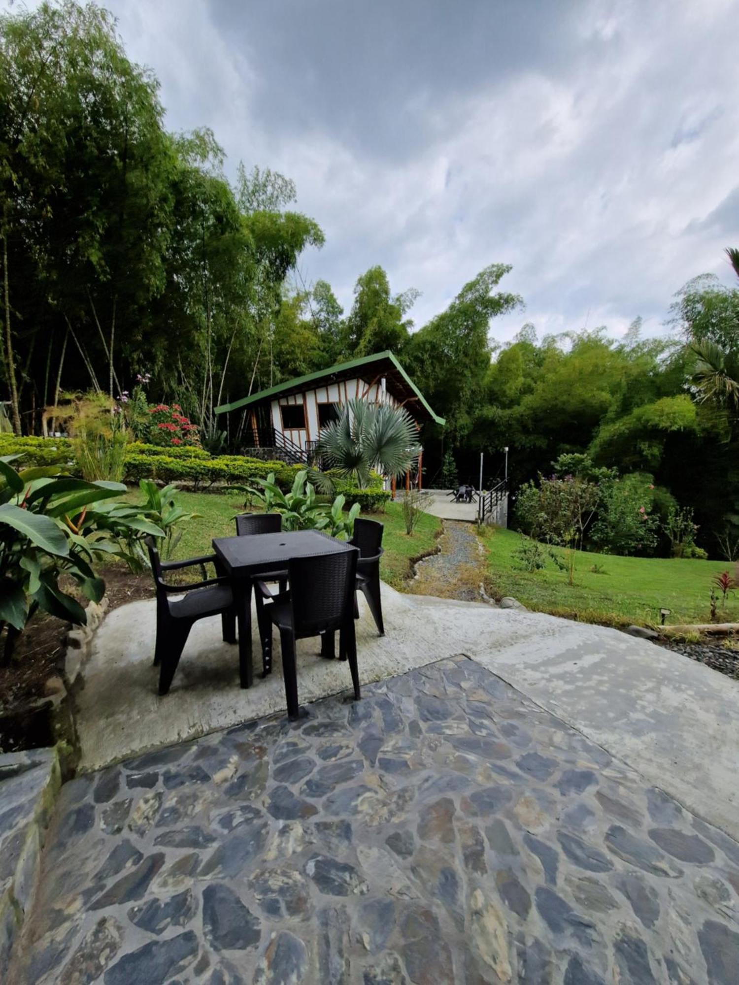 Bhutan Filandia Guest House Bagian luar foto